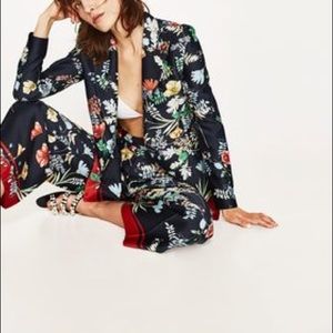 🆕 Zara Floral Blazer